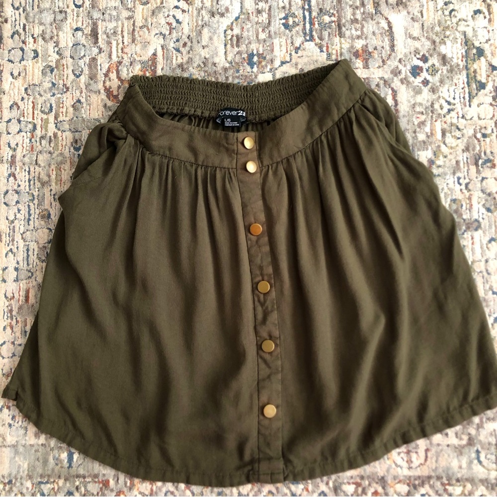 Lightly worn Forever 21 skirt.